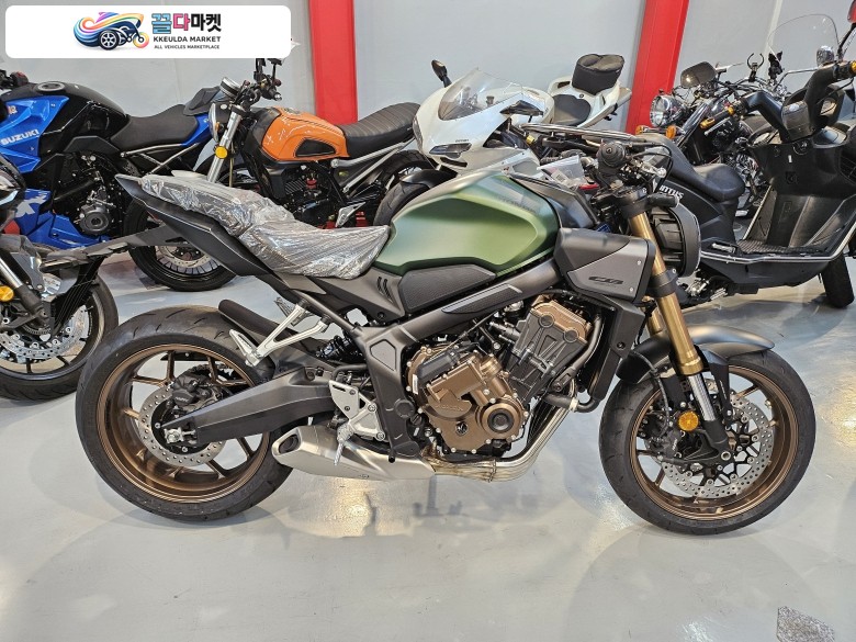 혼다 CB 650 R E 클러치 2025년식 혼다 CB650R E클러치 무광그린컬러 25년식 신차판매합니다
