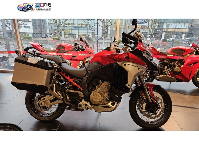 두카티 멀티스트라다 V4 랠리 2025년식 두카티 멀티스트라다 V4 RALLY 모델 신차상태입니다.