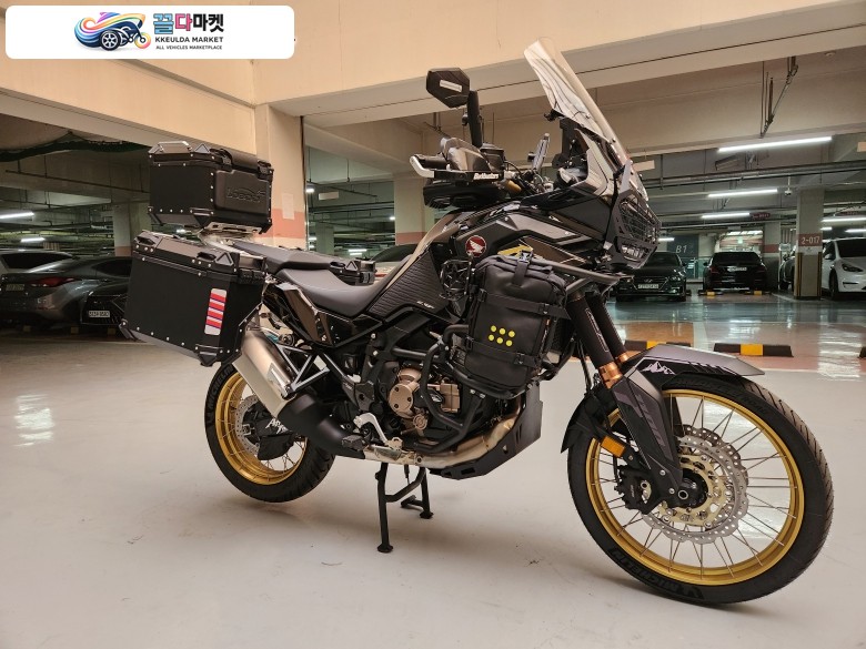혼다 아프리카 트윈 CRF 1100 L 어드벤쳐 스포츠 ES DCT 2021년식 21년식 흑트방 es dct 13,900km판매합니다