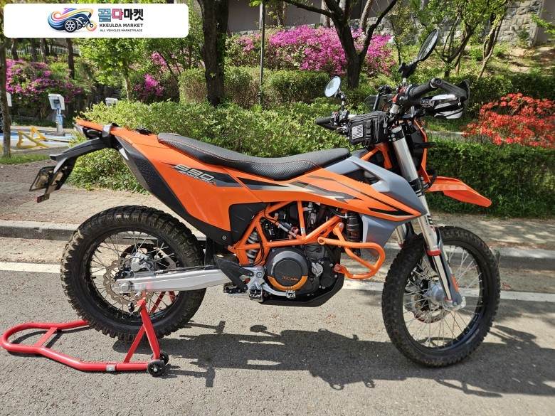 KTM 690 엔듀로 R 2024년식 25년 출고 24식 ktm 690 enduro r 팝니다.엔듀로