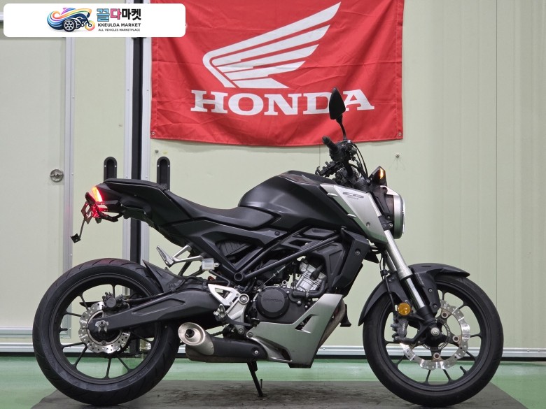 혼다 CB 125 R 2018년식 혼다CB125R 18년식 1만km 짧은키로수 깔끔한셋팅 최저가판매합니다.