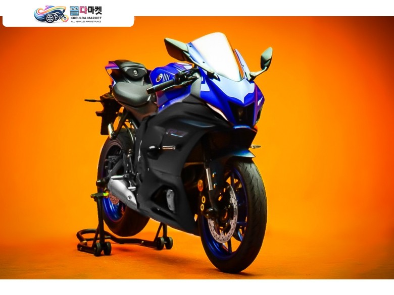 야마하 YZF R7 2023년식 필수 옵션구성 신차급 상태 차량 입니다.