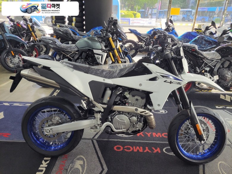 스즈끼 DR Z 400 SM 2026년식 스즈키 부산동구점 / 신한마이카 하나오토론 장기할부 / 카드무이자-국민.삼성.하나.현대 12-36회 가능