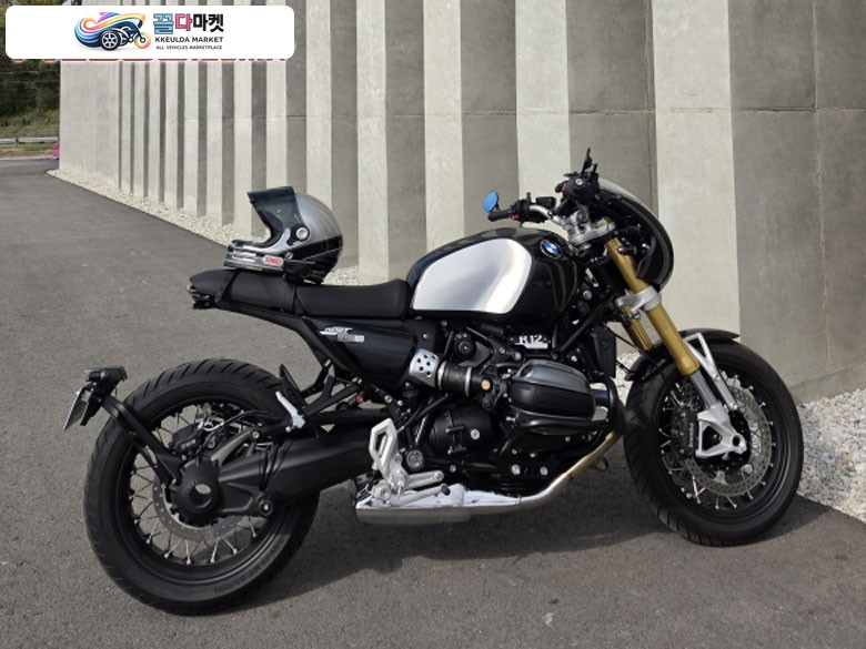 BMW R 12 나인 티 2024년식 BMW R12 나인티 블랙 스포크차량