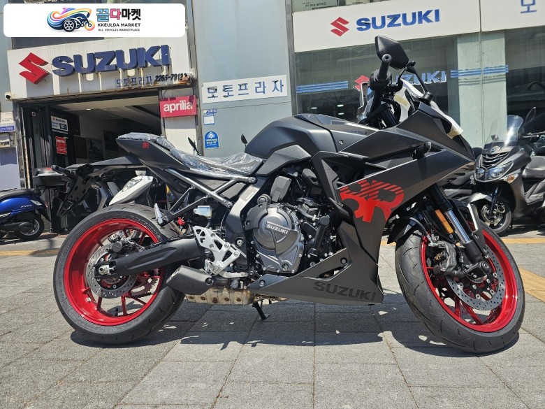 스즈끼 GSX 8 R 2026년식 2026년식 GSX 8R 이 입고되었습니다