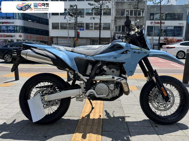 스즈끼 DR Z 400 SM 2026년식 다시돌아온 스즈키 모타드 DR Z 400 SM 드디어 입고되었습니다