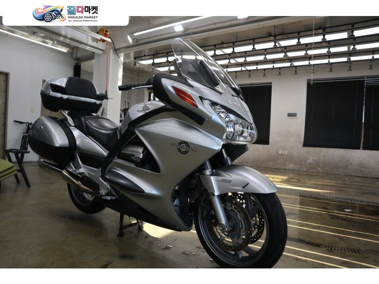 혼다 ST 1300 2008년식 08년 낮은 주행거리 ST1300 판매