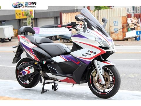 아프릴리아 SRV 850 2017년식 중고바이크매입 전문 / 빅스쿠터계의 끝 SRV850 2인신조 특A급 컨디션 판매 / 대차 환영 / 무이자 카드 할부