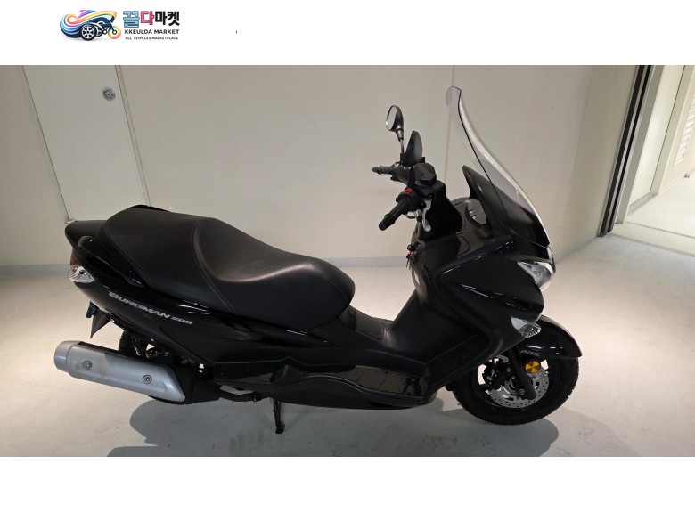 스즈끼 버그만 200 ABS 2021년식 (국내 단 1대) 버그만200ABS 신차급판매합니다 (21년4월 구매, 누적 168km)