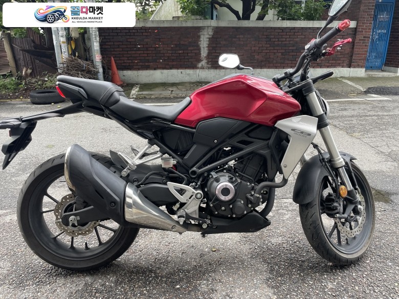 혼다 CB 300 R 2018년식 혼다 CB300R 판매합니다. 짧은 주행거리