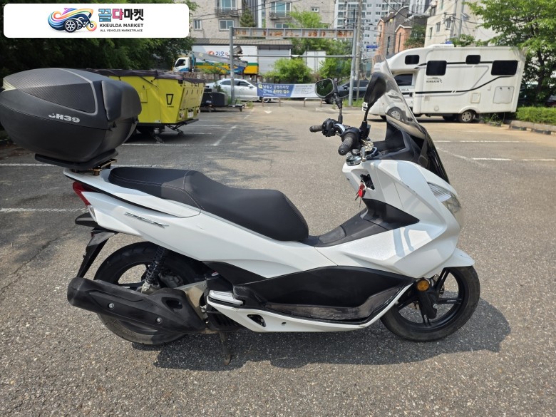 혼다 PCX 125 CBS 2015년식 혼다 PCX125 15년 1.2만km 흰색