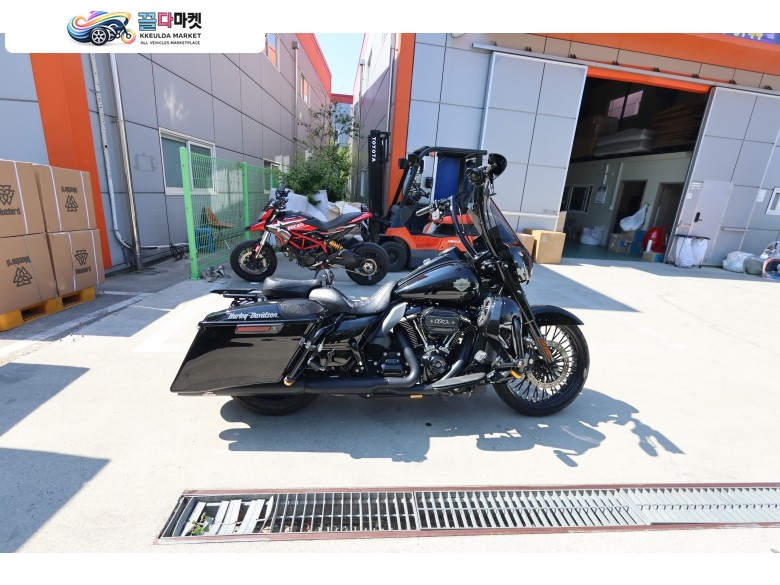 할리데이비슨 로드킹 스페셜 2023년식 풀튜닝 로드킹 스페셜