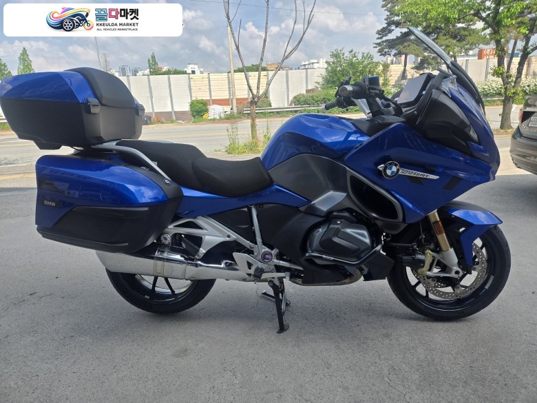 BMW R 1250 RT 2022년식 순정 상태 그대로 잘 관리된 1250 RT(청색 스포츠)를 판매합니다
