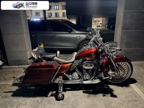 할리데이비슨 CVO 로드킹 2013년식 할리데이비슨 로드킹 CVO 110 촐로 21인치