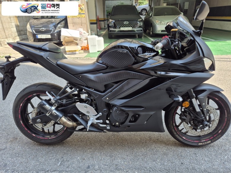 야마하 YZF R3 2020년식 야마하 R3 20년식 17000KM 블랙 팝니다.
