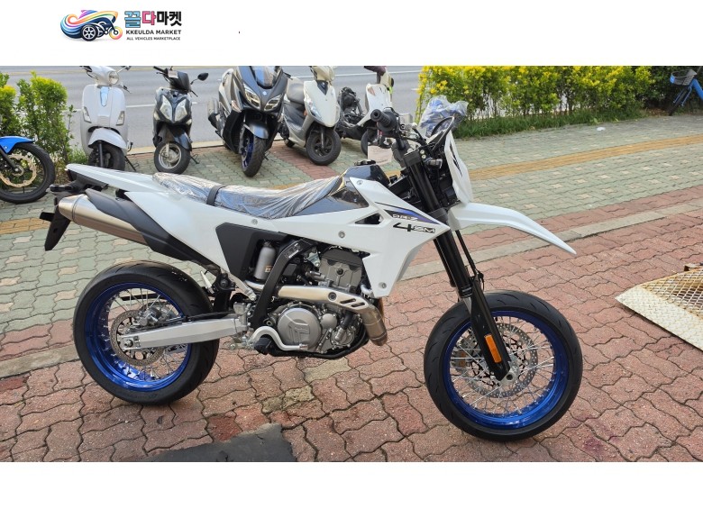 스즈끼 DR Z 4 SM 2026년식 스즈끼 DR Z 4 SM