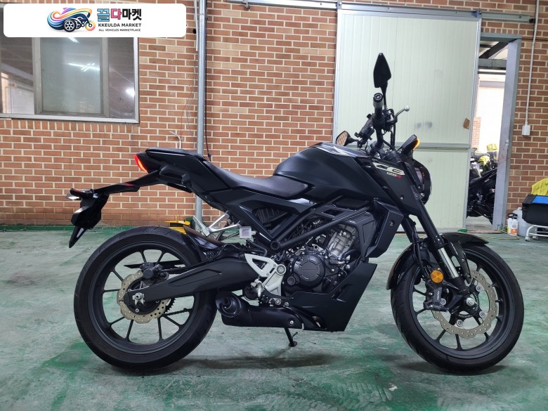 혼다 CB 125 R 2024년식 혼다 CB125R 24년 1.2만km 1인신조 125cc 입문용 상태양호