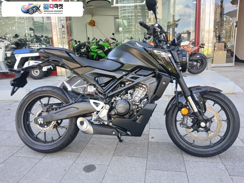 혼다 CB 125 R 2024년식 24년식 혼다 CB 125R 검정 판매합니다.