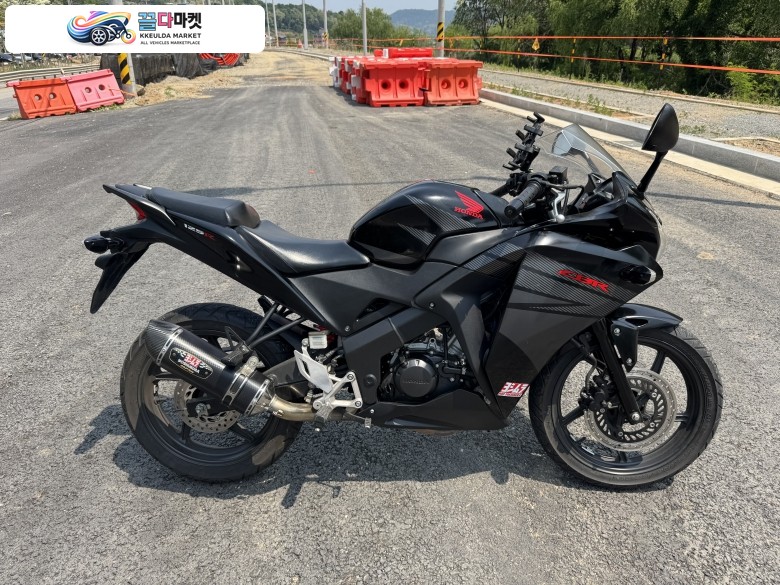 혼다 CBR 125 R 2017년식 혼다 CBR125 17년형 풀배기 AAAA급 구변완료 팝니다
