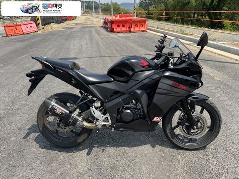 혼다 CBR 125 R 2017년식 혼다 CBR125 17년형 풀배기 AAAA급 구변완료 팝니다
