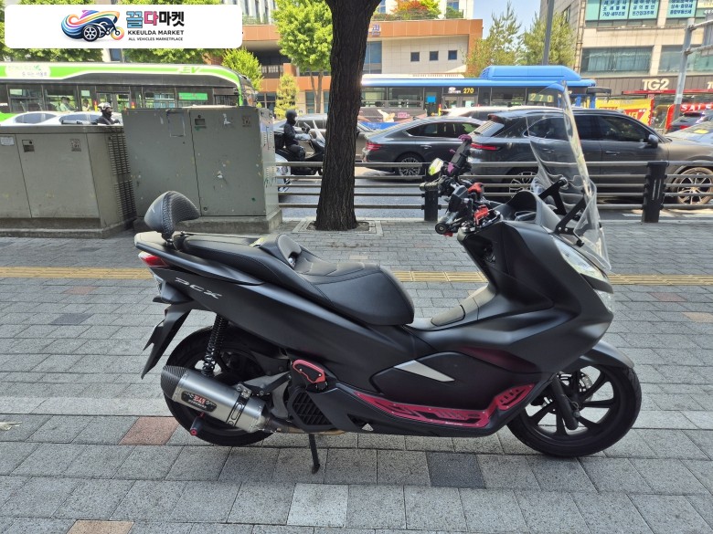 혼다 PCX 125 ABS 2018년식 년식대비 굉장히 짧은 적산거리 유지하고있는 2018년식 혼다 PCX125 ABS 무광검정 판매합니다.