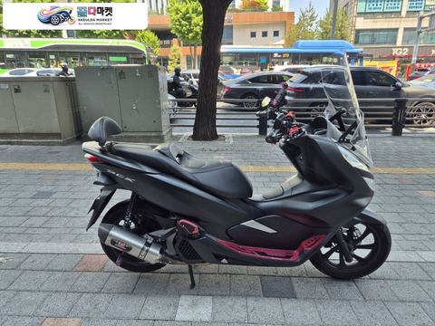 혼다 PCX 125 ABS 2018년식 년식대비 굉장히 짧은 적산거리 유지하고있는 2018년식 혼다 PCX125 ABS 무광검정 판매합니다.