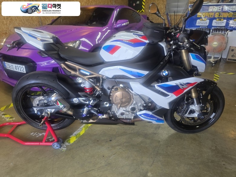 BMW S 1000 R 2022년식 22년 s1000r m패키지 카본휠 판매합니다