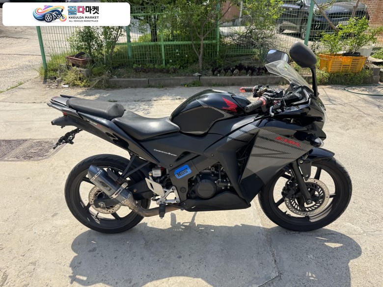 혼다 CBR 125 R 2017년식 cbr125 17년형 풀배기 블랙컬러 팝니다