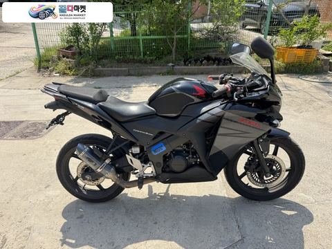 혼다 CBR 125 R 2017년식 cbr125 17년형 풀배기 블랙컬러 팝니다