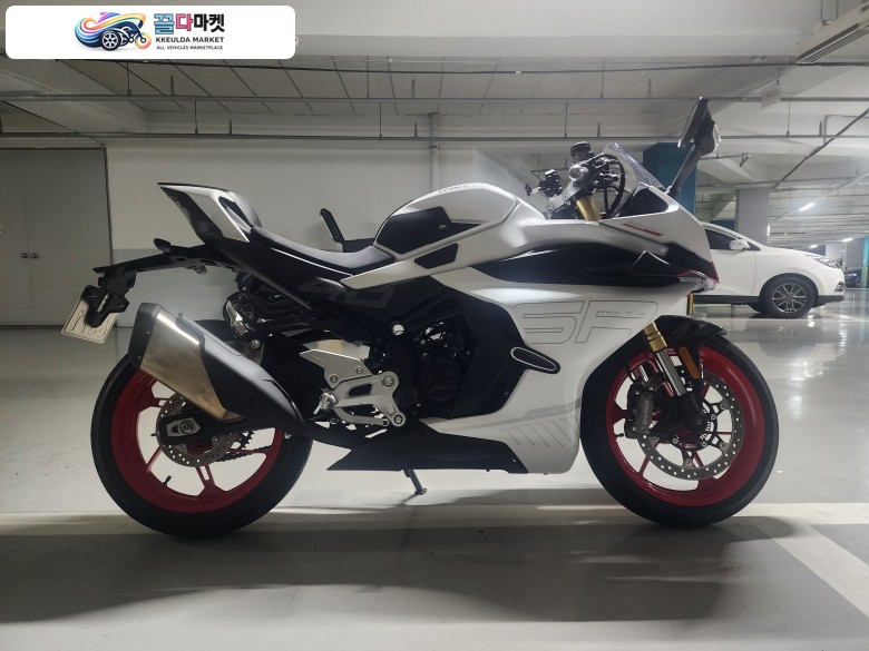 CF모토 450 SR 2026년식 2026년식 CFMOTO 450SR 판매합니다.(화이트)