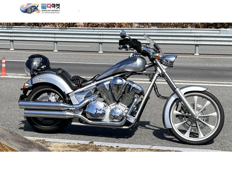 혼다 VT 1300 CX 2010년식 혼다 vt1300cx 팝니다.(순정)