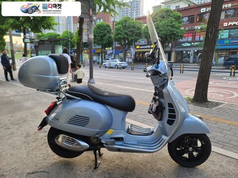 베스파 GTS 300 슈퍼테크 2022년식 유성바이크   전차종 매입가능   대차 가능  깔끔  합니다  최상급 차량
