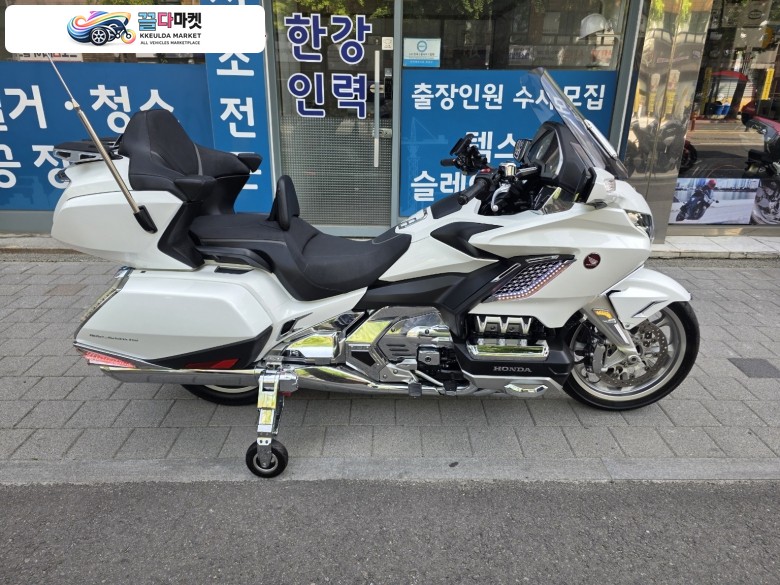 혼다 골드윙 1800 2022년식 골드윙 1800 DCT 판매 합니다.