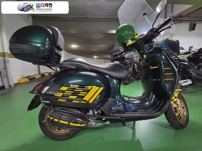 베스파 GTS 300 슈퍼스포츠 2021년식 베스파 GTS 300 슈퍼스포츠abs 스폐셜에디션 판매합니다