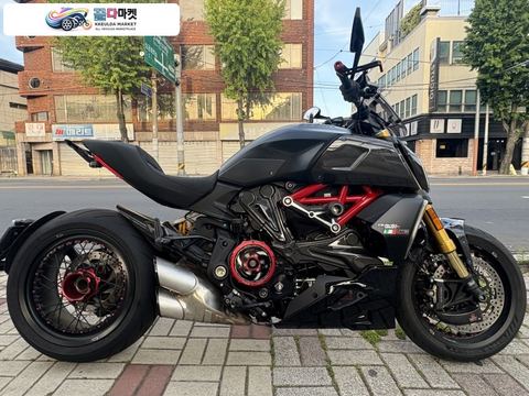 두카티 디아벨 1260 S 2022년식 키네오 단조 휠 장착 2022두카티 디아벨 1260s 판매 합니다