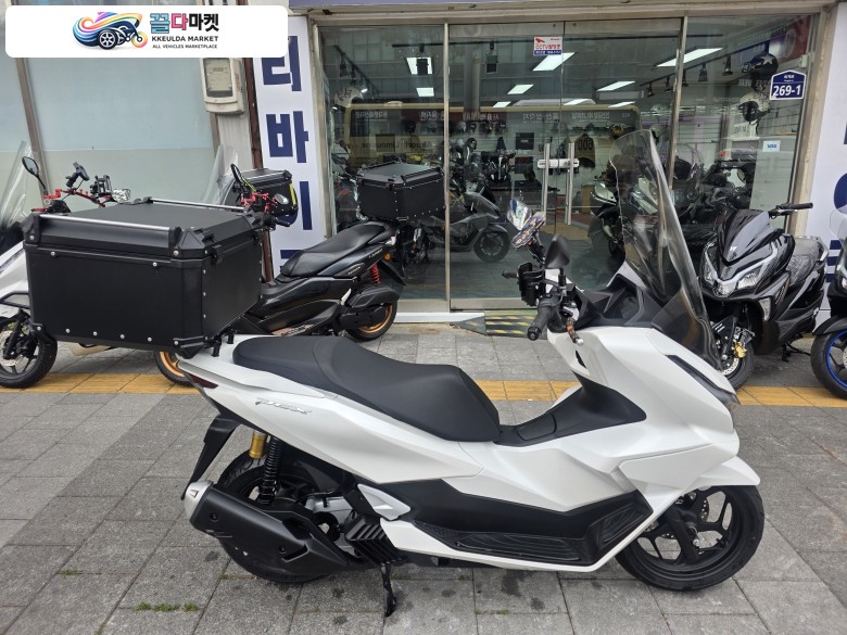 혼다 PCX 125 ABS 2025년식 티바이크 2025년 최상급 컨디션 혼다 더뉴PCX125 ABS 화이트 컬러 배달세팅 판매합니다. -카드-대차-할부-