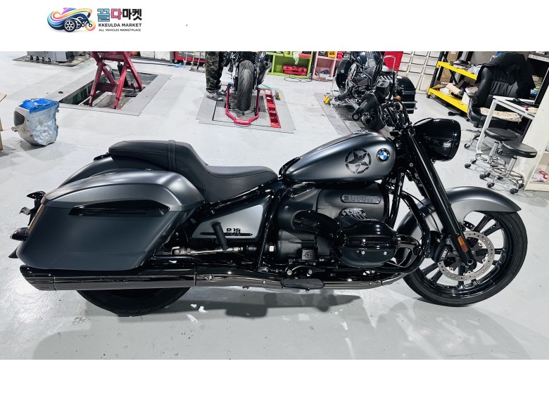 BMW R 18 록테인 2024년식 Bmw R18 록테인 6200키로 주행 신차컨디션 판매합니다