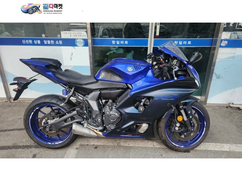 야마하 YZF R7 2022년식 귀한녀석 야마하 yzf-r7모델입니다~~짧은주행거리