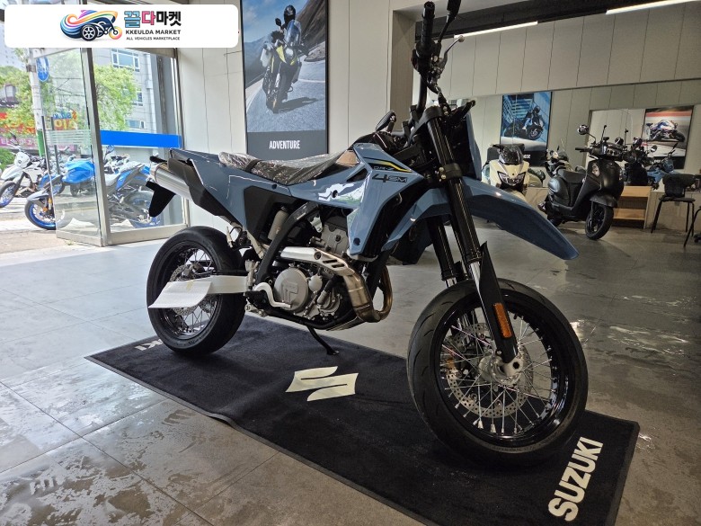 스즈끼 DR Z 400 SM 2026년식 스즈키 신모델 DR400-SM 스카이블루 판매합니다
