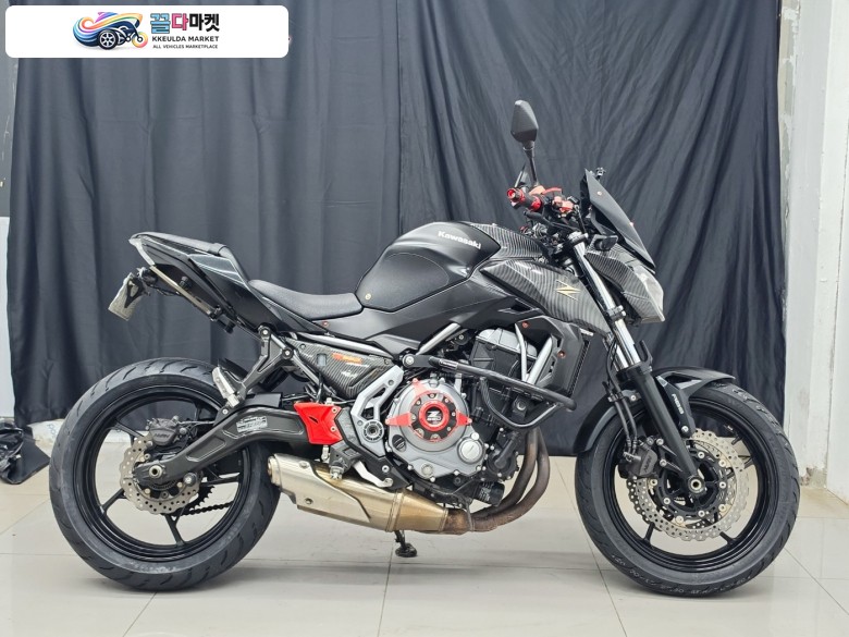 가와사키 Z 650 2017년식 Z650 가와사키 2017년식 23379KM 판매 명의이전가능