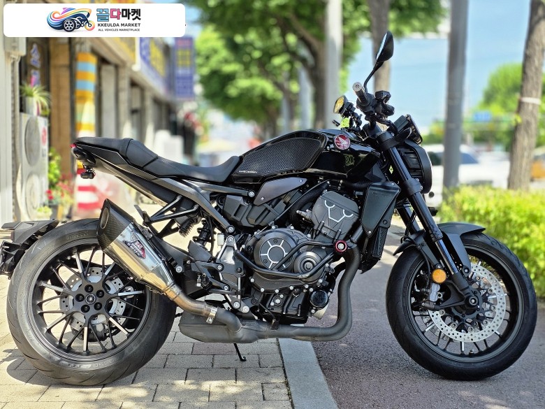 혼다 CB 1000 R 2023년식 [수원동문모터스] 요시무라 머플러 장착, CB1000R 블랙에디션 판매합니다