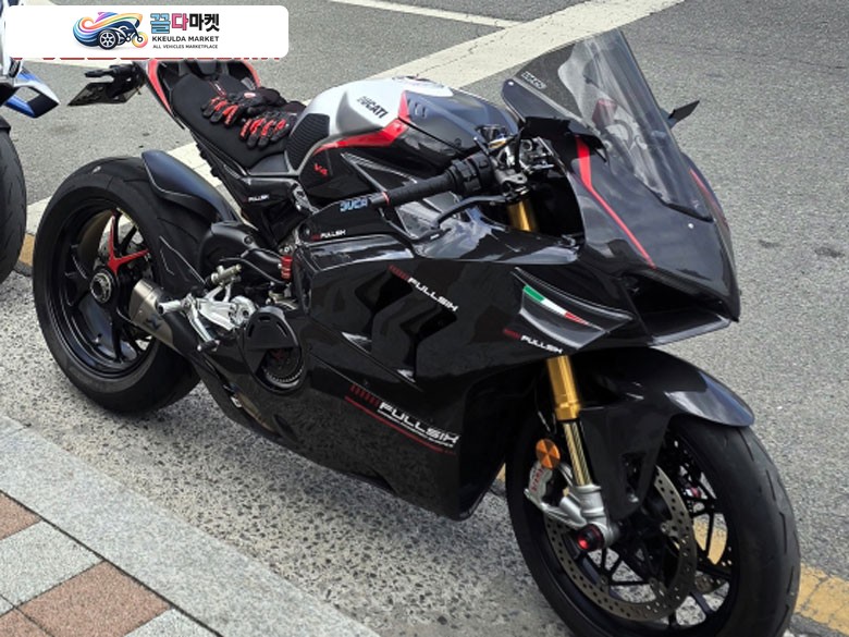 두카티 파니갈레 V4 R 2019년식 두카티 파니갈레V4R