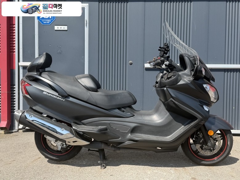 스즈끼 버그만 650 익스큐티브 2017년식 버그만650 / 2017년식 8600km 냉동차 컨디션 최상컨디션 판매합니다