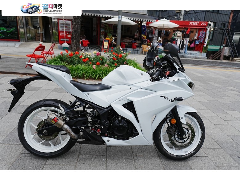 야마하 YZF R3 2016년식 R3 2016 년식 4315km 화이트 도장 이쁜 R3 판매합니다 .