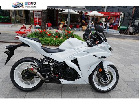 야마하 YZF R3 2016년식 R3 2016 년식 4315km 화이트 도장 이쁜 R3 판매합니다 .