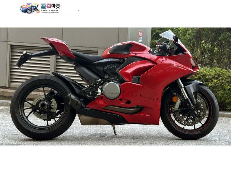 두카티 파니갈레 V2 2021년식 두카티 파니갈레 V2 2021년식