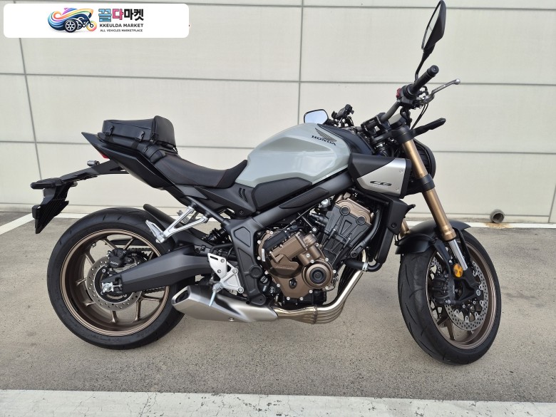혼다 CB 650 R E 클러치 2025년식 울산동구 OK모터뱅크 완전신차급 2025년식 혼다CB650R E클러치 784km 짧은주행~핫!핫!클릭!!