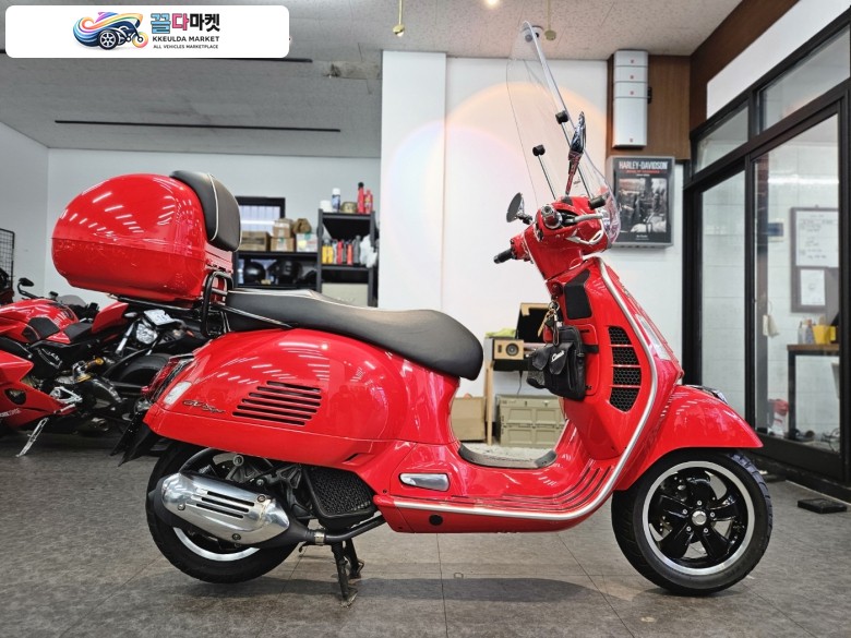 베스파 GTS 125 LQ ABS 2021년식 깔끔한 중고매물, 이탈리아 레드, 풀옵션, 베스파 GTS 125 (전국중고오토바이 24시간 당일 최고가매입전문점)