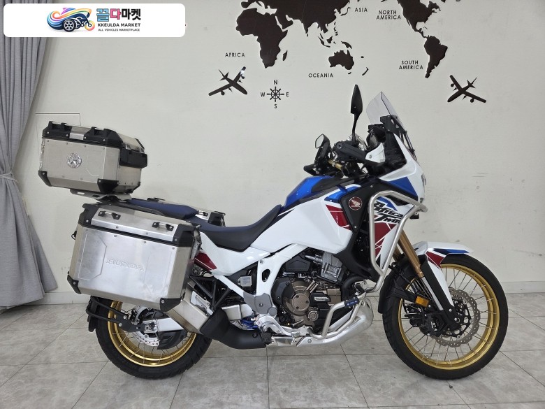 혼다 아프리카 트윈 CRF 1000 L DCT 2023년식 23년 키로수 짧은 아프리카트윈 CRF1100L 판매합니다.