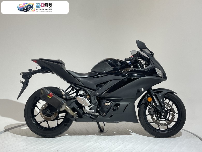 야마하 YZF R3 2020년식 [바이크스테이션] 점검완료 상태양호 소모품다수 정품키2개 신품배터리교체 아크라포빅머플러구변완료 하이스타일2CH블랙박스 조절식레버 C타입충전기 SP거치대 라디에이터가드 머플러가드 스윙암슬라이더 니그립패드